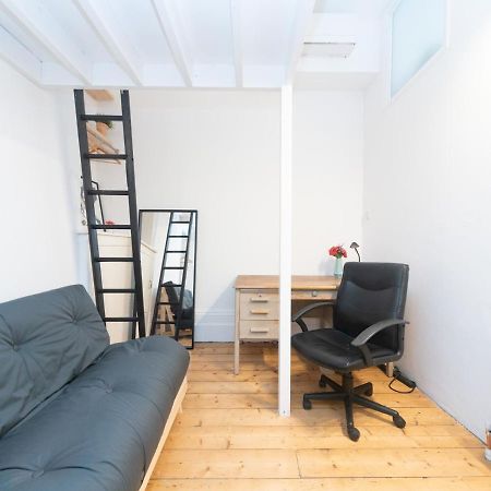 Pass The Keys Rustic And Quirky Flat In Charming Charlton Village Лондон Екстериор снимка