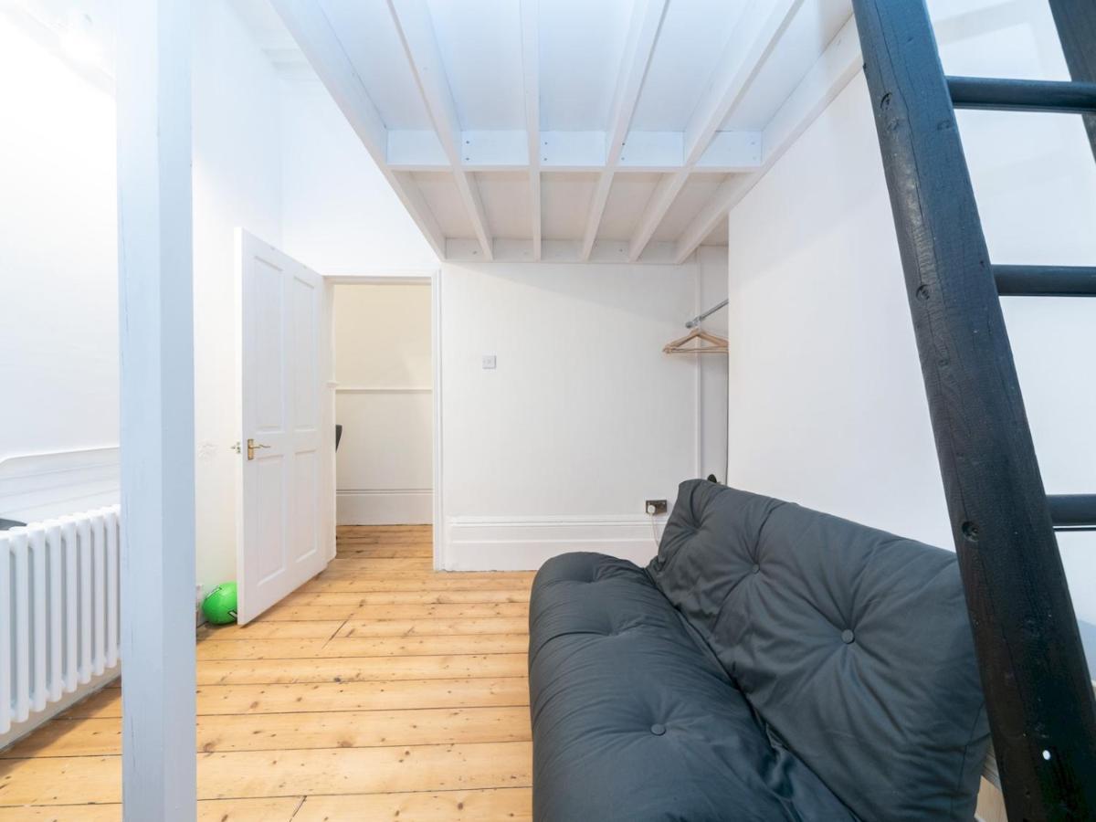 Pass The Keys Rustic And Quirky Flat In Charming Charlton Village Лондон Екстериор снимка