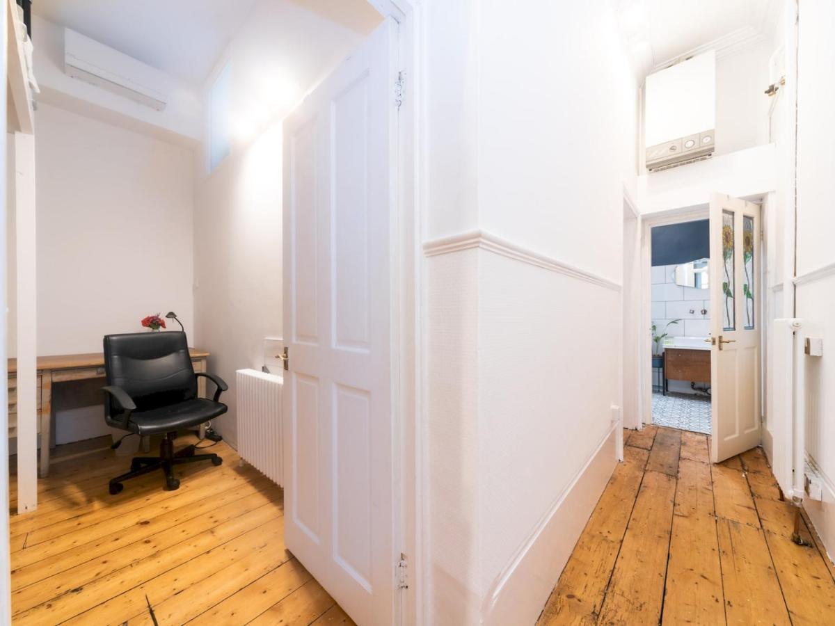 Pass The Keys Rustic And Quirky Flat In Charming Charlton Village Лондон Екстериор снимка