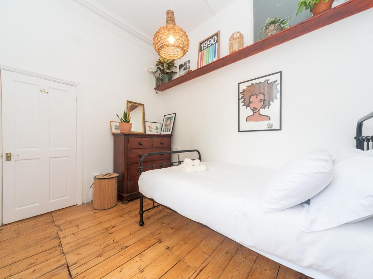 Pass The Keys Rustic And Quirky Flat In Charming Charlton Village Лондон Екстериор снимка