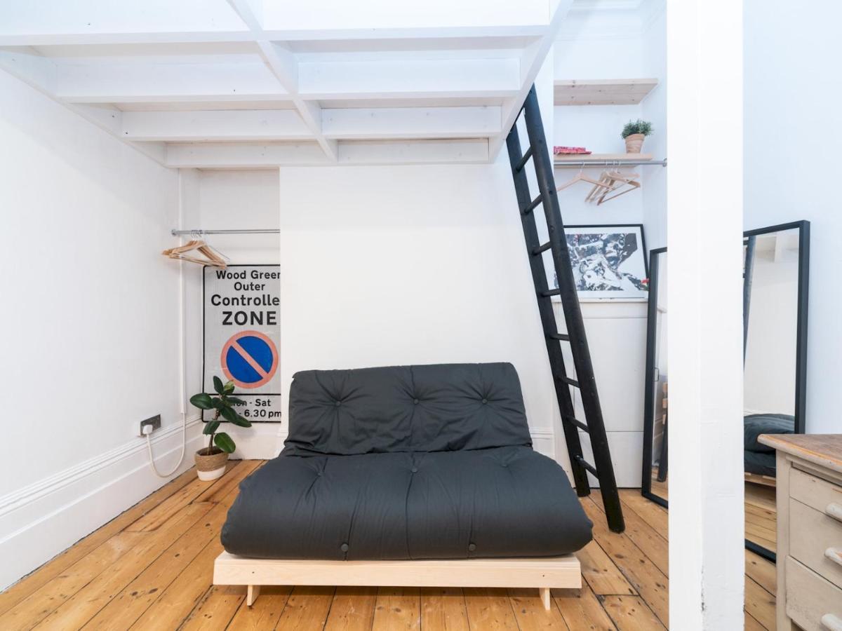 Pass The Keys Rustic And Quirky Flat In Charming Charlton Village Лондон Екстериор снимка