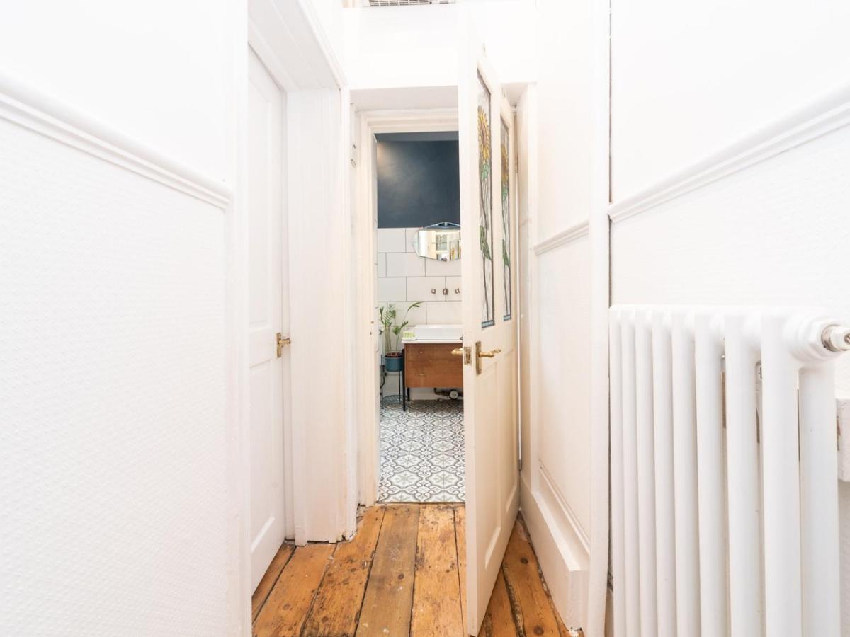 Pass The Keys Rustic And Quirky Flat In Charming Charlton Village Лондон Екстериор снимка