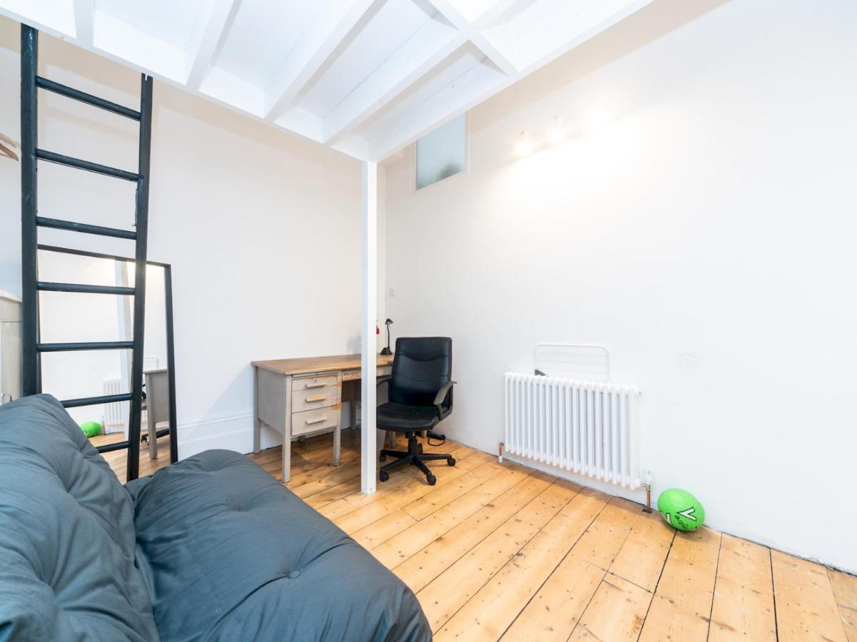 Pass The Keys Rustic And Quirky Flat In Charming Charlton Village Лондон Екстериор снимка