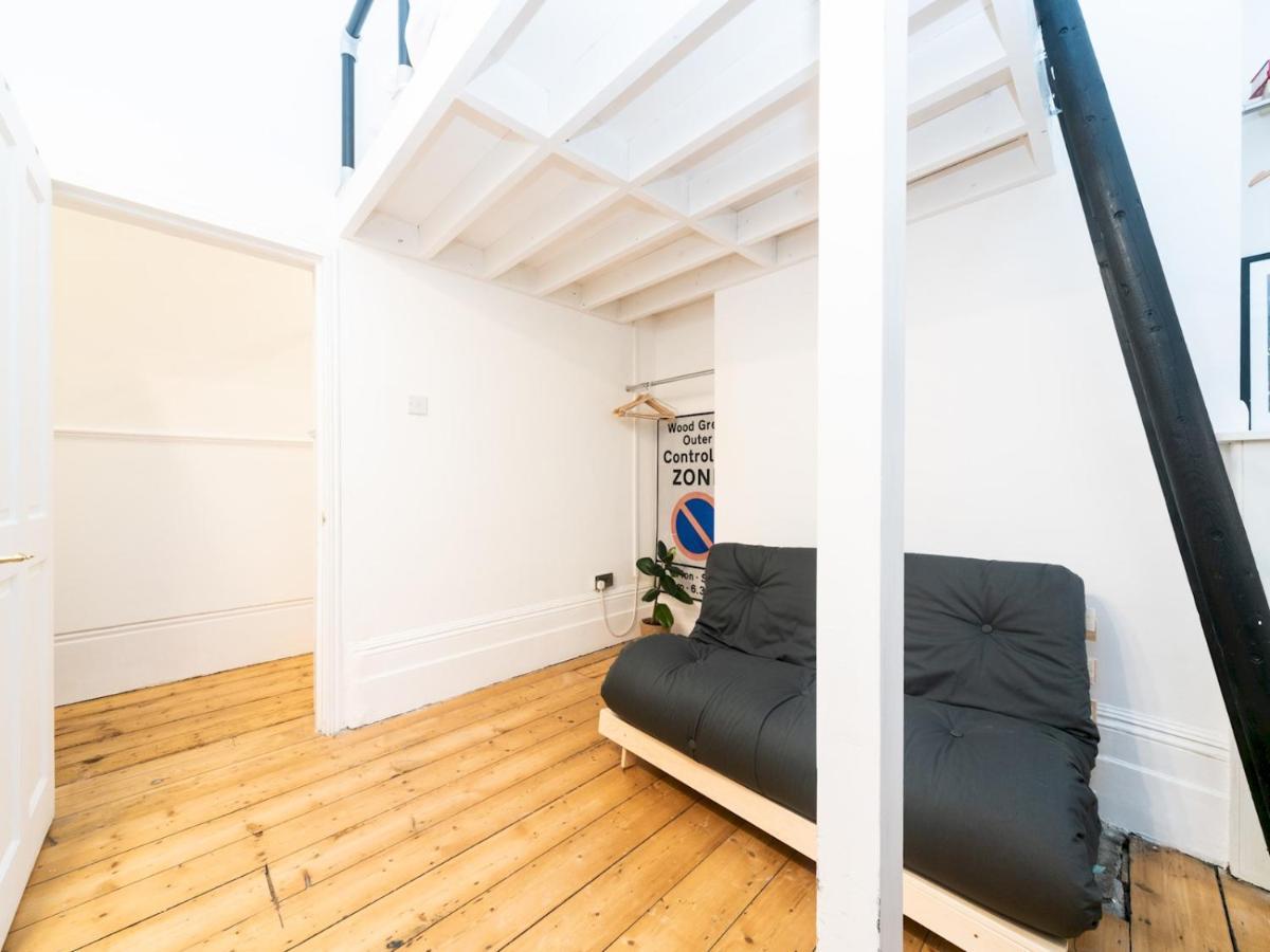 Pass The Keys Rustic And Quirky Flat In Charming Charlton Village Лондон Екстериор снимка