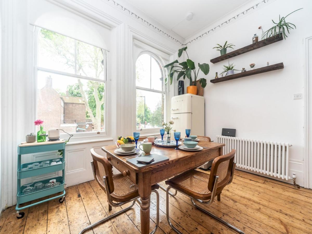Pass The Keys Rustic And Quirky Flat In Charming Charlton Village Лондон Екстериор снимка