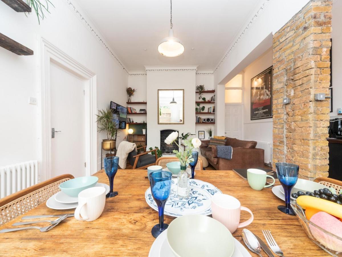 Pass The Keys Rustic And Quirky Flat In Charming Charlton Village Лондон Екстериор снимка