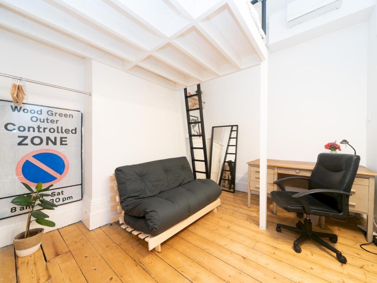 Pass The Keys Rustic And Quirky Flat In Charming Charlton Village Лондон Екстериор снимка
