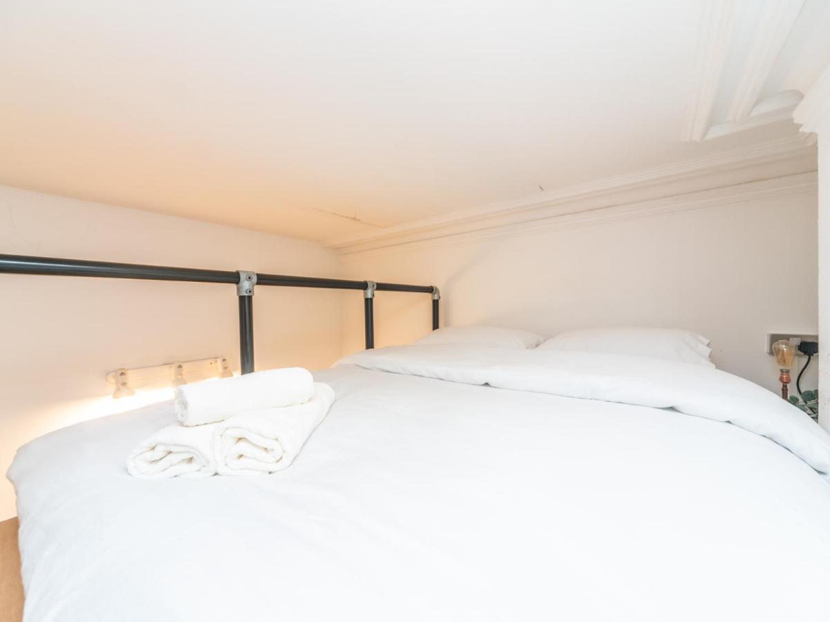 Pass The Keys Rustic And Quirky Flat In Charming Charlton Village Лондон Екстериор снимка