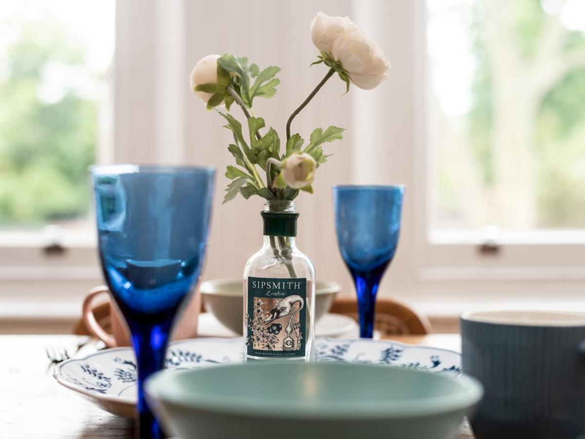 Pass The Keys Rustic And Quirky Flat In Charming Charlton Village Лондон Екстериор снимка