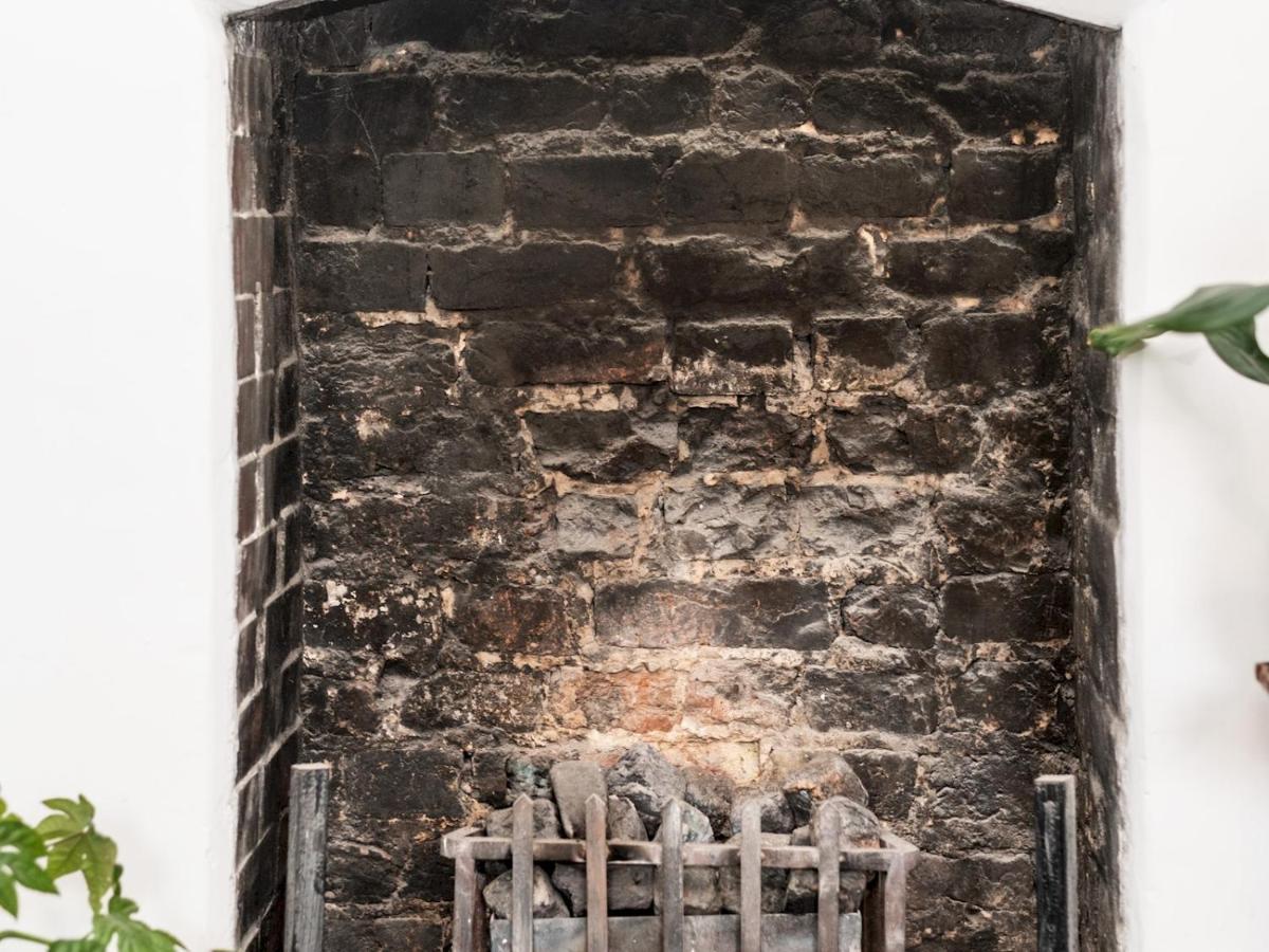 Pass The Keys Rustic And Quirky Flat In Charming Charlton Village Лондон Екстериор снимка