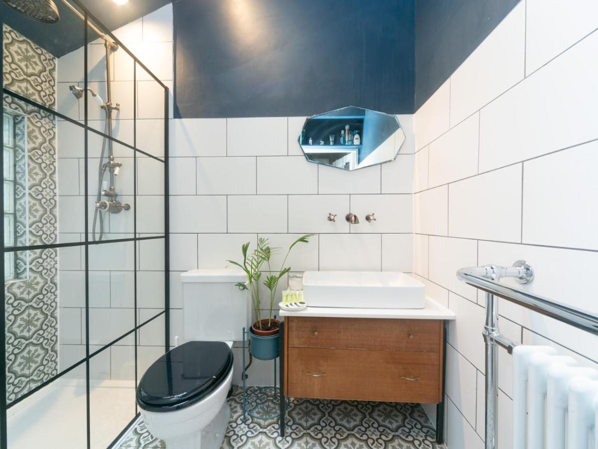 Pass The Keys Rustic And Quirky Flat In Charming Charlton Village Лондон Екстериор снимка
