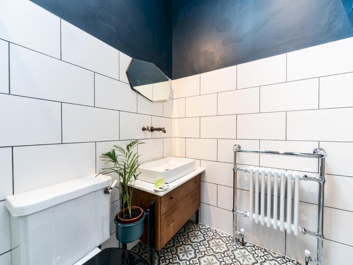 Pass The Keys Rustic And Quirky Flat In Charming Charlton Village Лондон Екстериор снимка