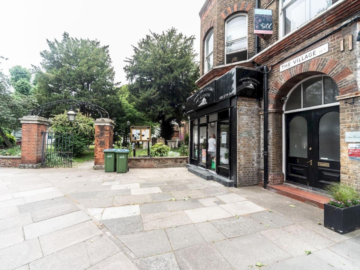 Pass The Keys Rustic And Quirky Flat In Charming Charlton Village Лондон Екстериор снимка