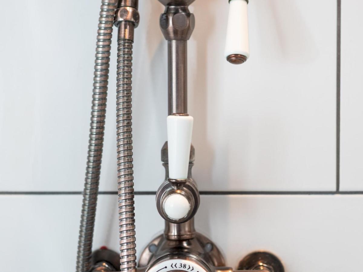 Pass The Keys Rustic And Quirky Flat In Charming Charlton Village Лондон Екстериор снимка